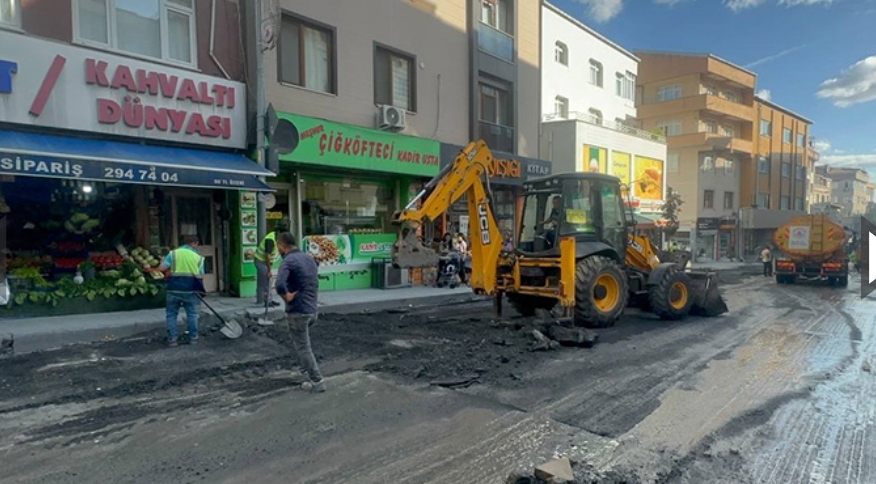 KAĞITHANE BELEDİYESİ, CADDE VE SOKAKLARDA ALT YAPI YENİLEME VE ÇEVRE DÜZENLEME ÇALIŞMALARINI SÜRDÜRÜYOR