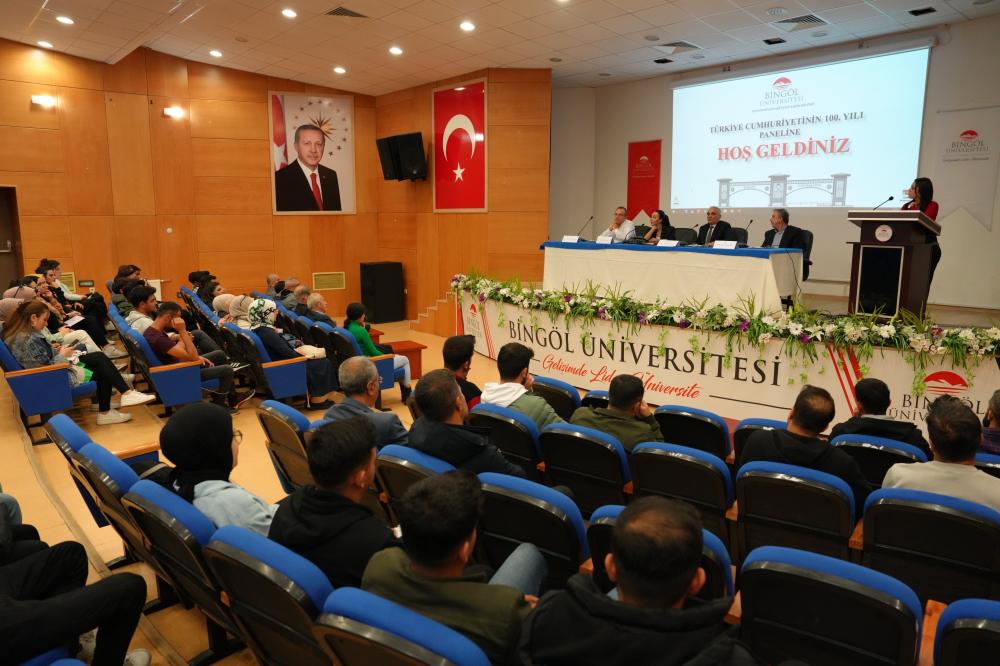 BİNGÖL ÜNİVERSİTESİ'NDE CUMHURİYET'İN 100. YILI PANELİ DÜZENLENDİ