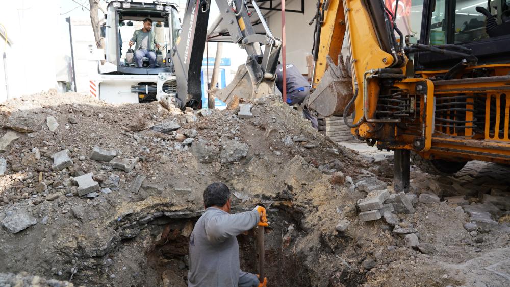 BALIKESİR ÇARŞISININ ALTYAPI SORUNU ÇÖZÜLÜYOR