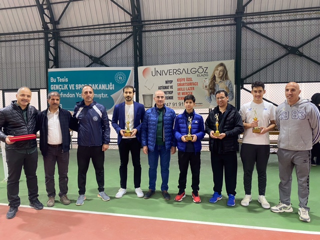 Elazığ İl Özel İdare Tenis Kulübü'nün Düzenlediği Tenis Turnuvasında Derece Alan Sporcular Ödüllerini Aldı