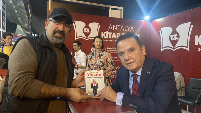 Antalyalı Okurlar Kitap Fuarına Akın Ediyor