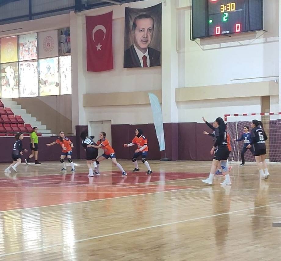 ELAZIĞ GENÇLİK SPOR KULÜBÜ HENTBOL TAKIMI PLAY OFF’U GARANTİLEDİ