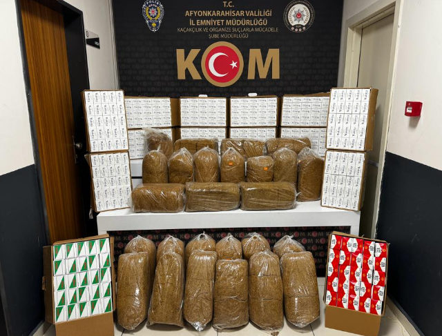 Afyonkarahisarda 140 bin adet boş makaron ile 161 kilogram kaçak tütün ele geçirildi