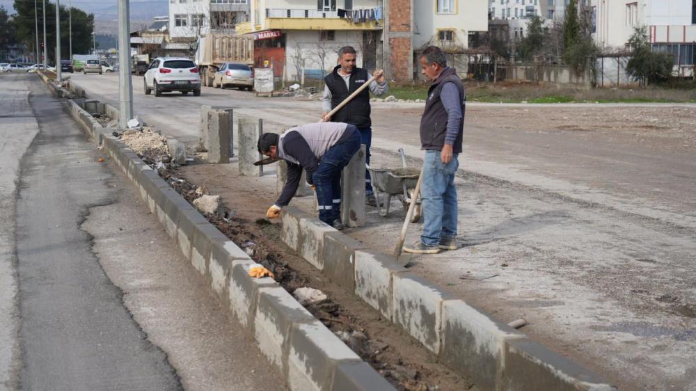 MİLLET CADDESİNDE REFÜJ DÜZENLEME ÇALIŞMALARI DEVAM EDİYOR