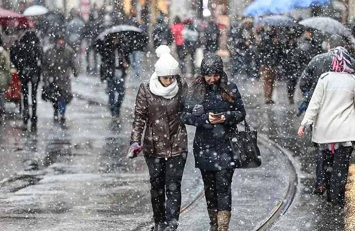 İSTANBUL’A KAR GELİYOR