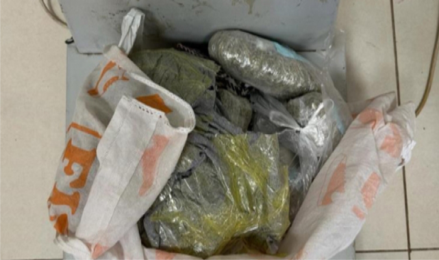 Van’da 2 kilo 701 gram esrar ele geçirildi