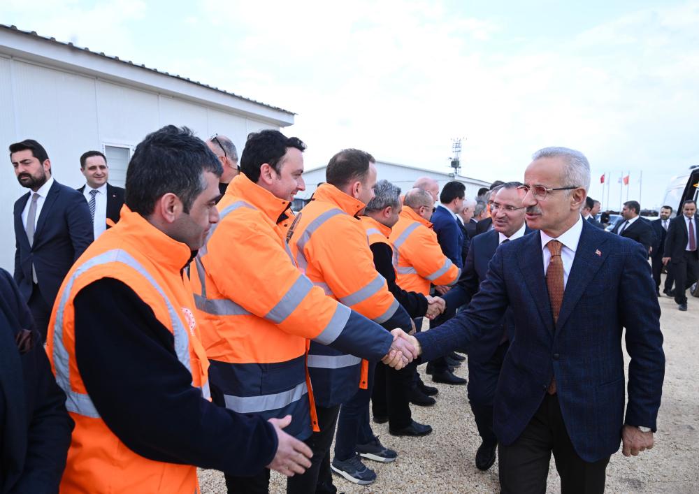 ULAŞTIRMA VE ALTYAPI BAKANI URALOĞLU ŞANLIURFA'DA BÜYÜK PROJELERİ AÇIKLADI