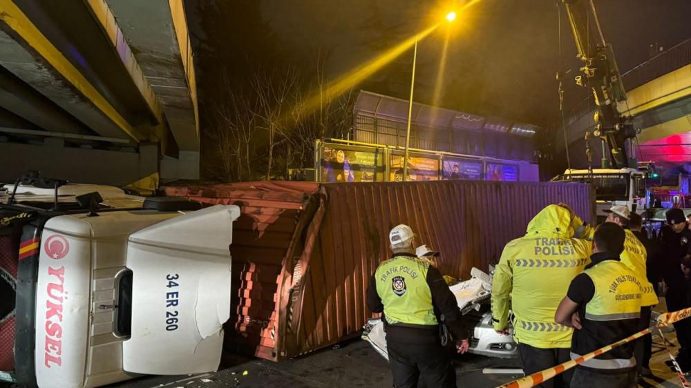 BAKIRKÖY'DE TIRIN DEVRİLMESİ SONUCU, AYNI AİLEDEN DÖRT KİŞİ HAYATINI KAYBETTİ