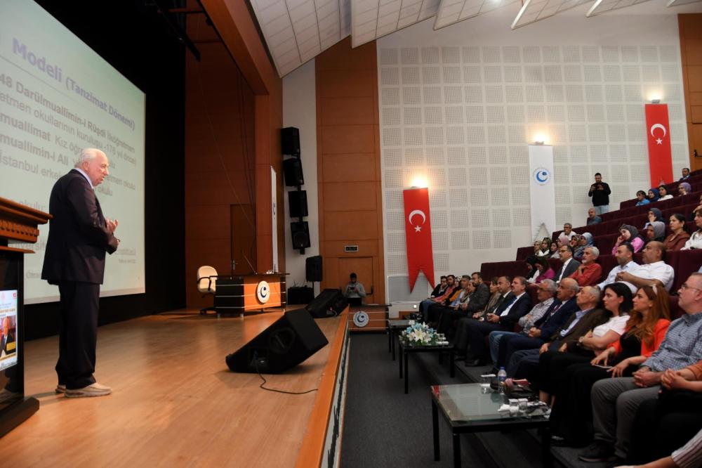 Adıyaman Üniversitesi “21. Yüzyılda Öğretmen Olmak” Konulu Konferansa Ev Sahipliği Yaptı