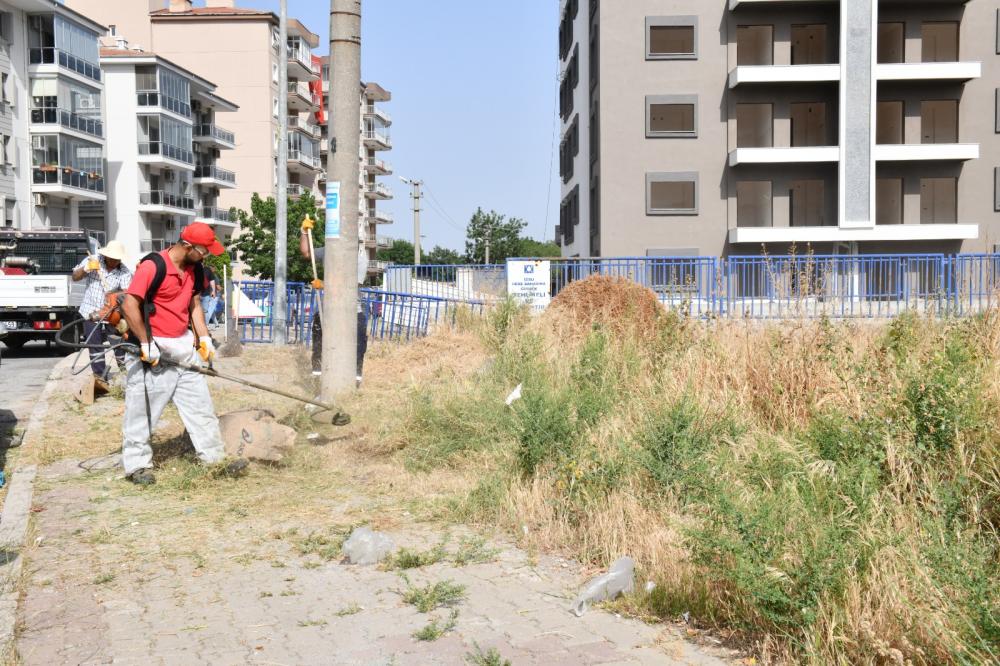 ÇİĞLİ BELEDİYESİ’NDEN DİP BUCAK TEMİZLİK HAREKATI