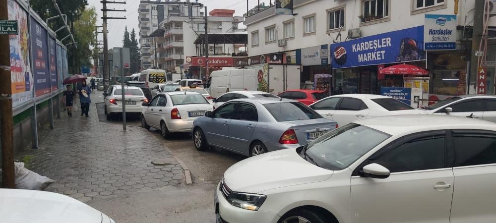 Osmaniye'de Yoğun Trafikte Gergin Anlar