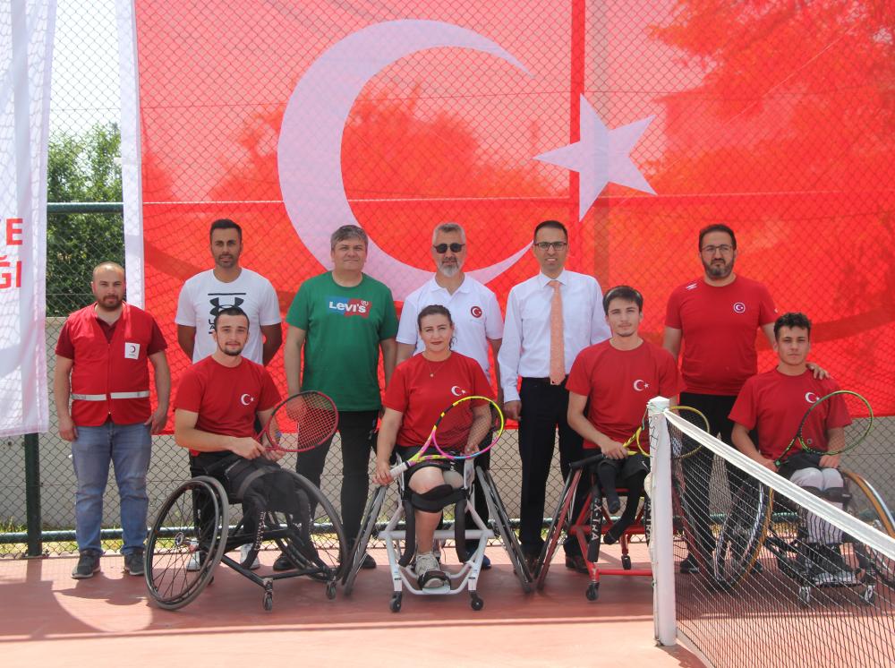 Beypazarı İlçesinde tekerlekli sandalye Tenis turnuvası: Milli Takım oyuncularından gösteri maçı