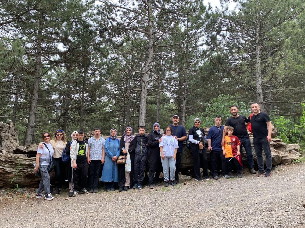 ZOYDAK GURUBUNDAN DOWN SENDROMLU GENÇLERLE DOĞA YÜRÜYÜŞÜ