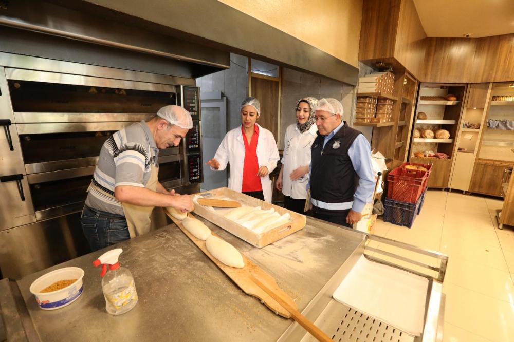 BAYRAKLI'DA GIDA SATIŞI YAPAN İŞLETMELERE SIKI DENETİM