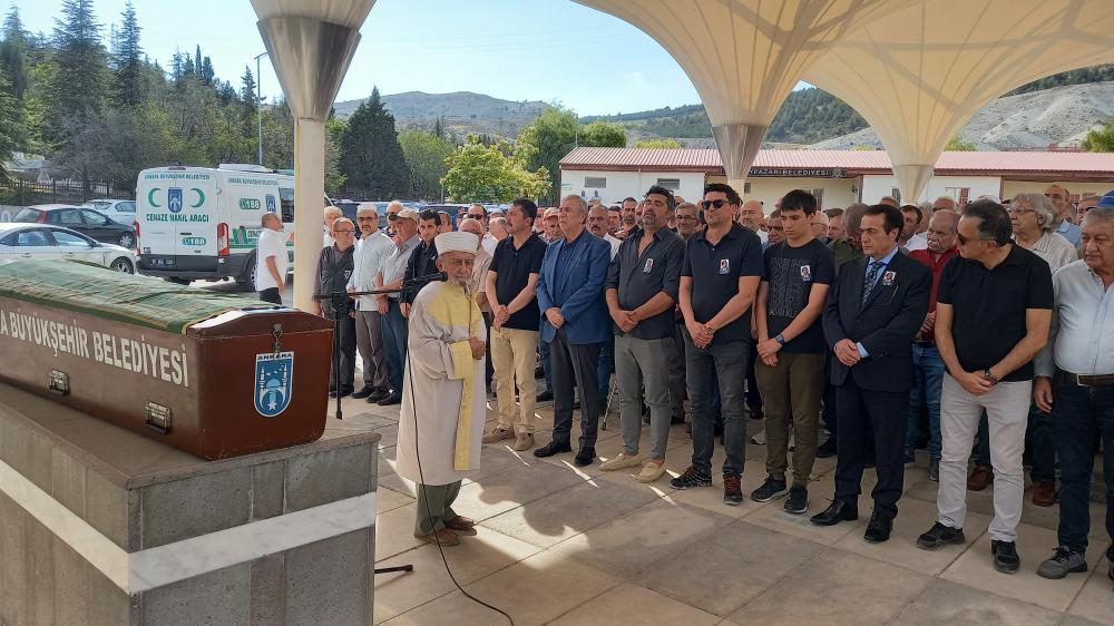 Beypazarı İlçesinde  hayatını kaybeden Eski CHP İlçe Başkanlarında Eczacı Sadi Aras, bu gün toprağa verildi