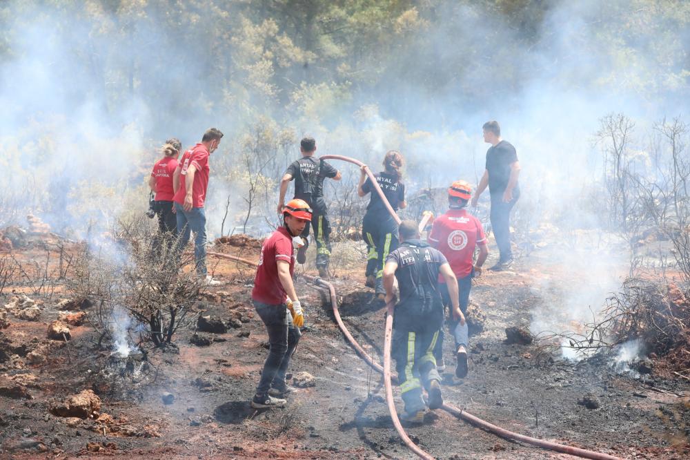 Konyaaltı ilçesinde çıkan yangın kontrol altına alındı