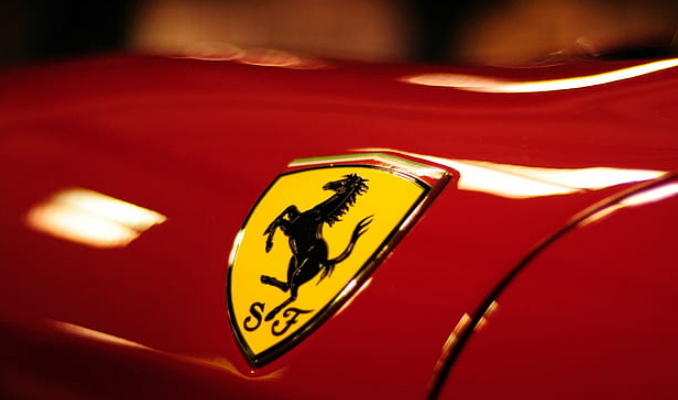 FERRARİNİN İLK TAMAMEN ELEKTRİKLİ OTOMOBİLİNİN FİYATI DUDAK UÇUKLATTI