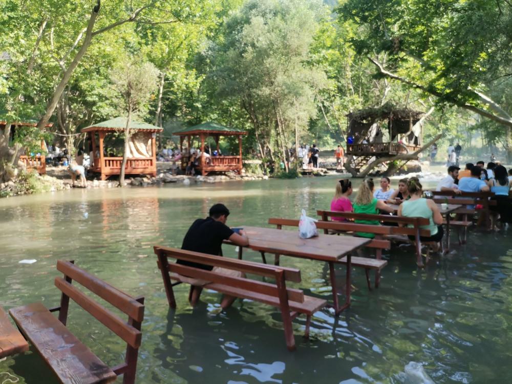 Gizemli Göl ve turizm cennetine ziyaretçi akını