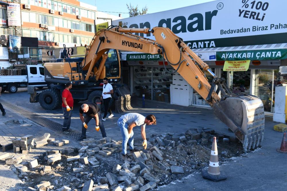 ÇİĞLİ'NİN SİMGESİ KASAPLAR MEYDANI YENİLENİYOR