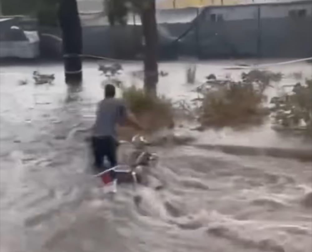 HATAY’IN İSKENDERUN İLÇESİDE YAĞAN YAĞMUR HAYATI FELÇ ETTİ