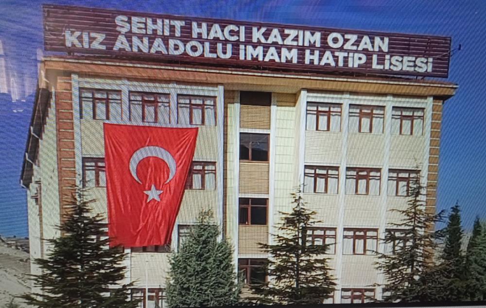 ŞEHİT HACI KAZIM OZAN KIZ ANADOLU İMAM HATİP LİSESİNDE MEZUNLAR PİLAV GÜNÜ DÜZENLENDİ