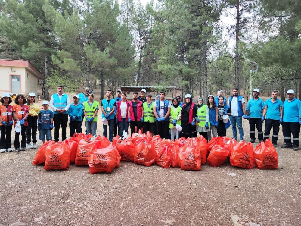 Adıyaman Belediyesi ve gönüllülerden Ali Dağı Mesire alanında temizlik çalışması