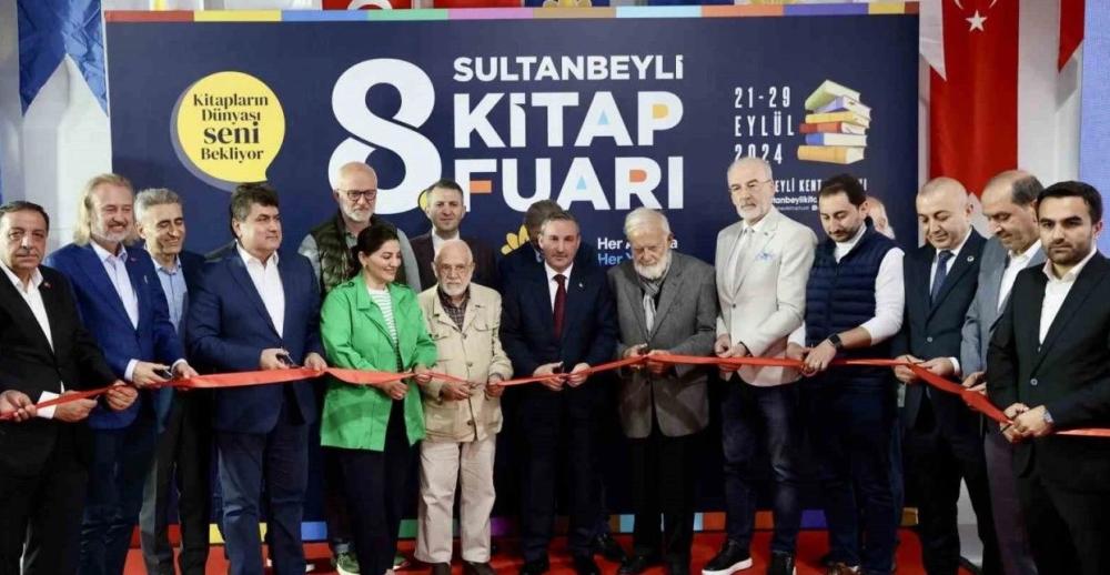 SULTANBEYLİ'DE 8. KİTAP FUARI YOĞUN KATILIMLA BAŞLADI