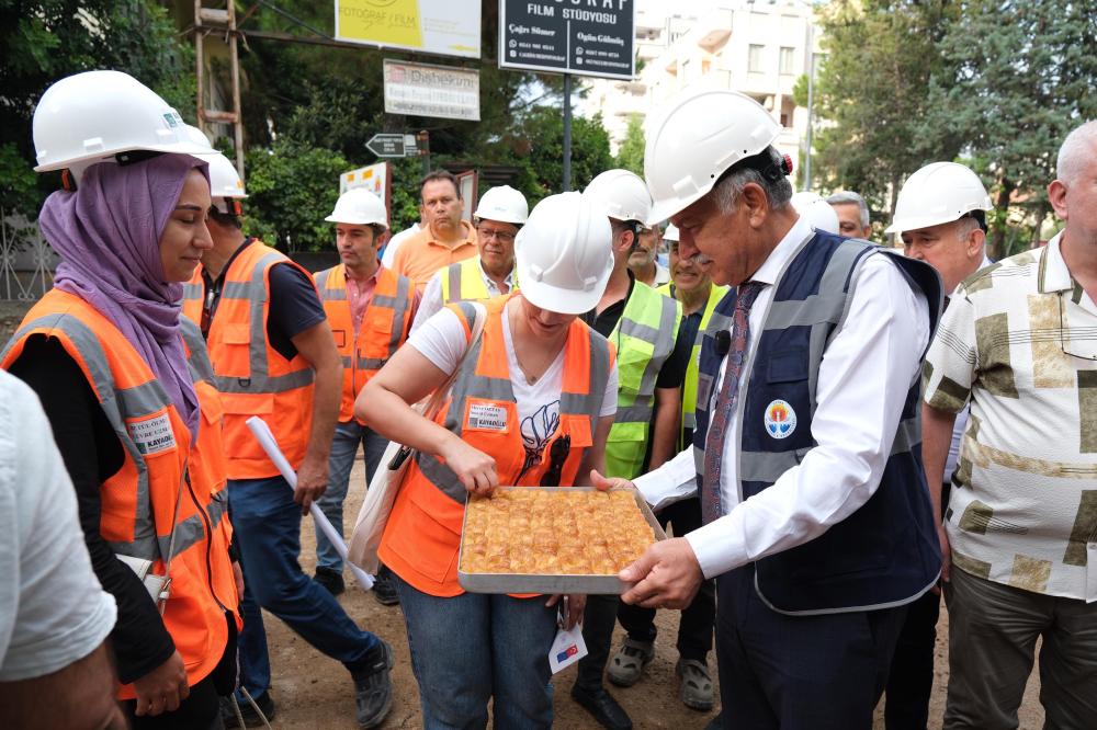 ZEYDAN KARALAR’IN SU SEFERBERLİĞİ: ADANA’DA ASBESTLİ BORULAR TARİH OLUYOR