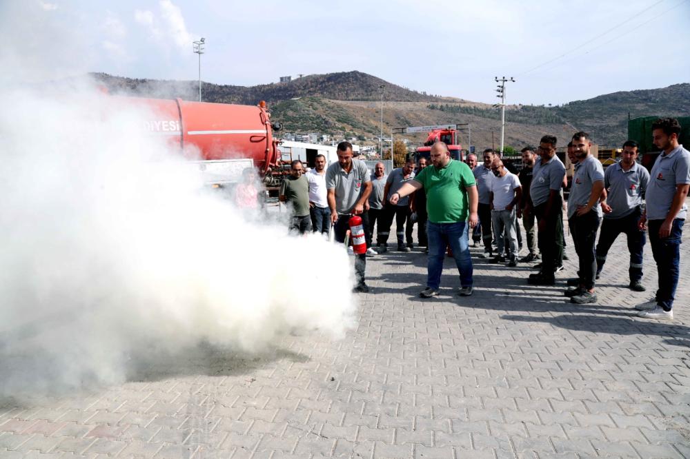 Bayraklı Belediyesinde Yangın ve İlk Yardım Tatbikatı Gerçekleştirildi