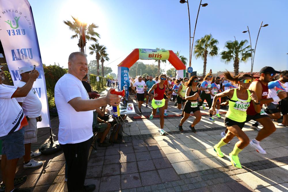 Urla’da Bir’İZ Koşusu ile Eğitime Destek Verildi