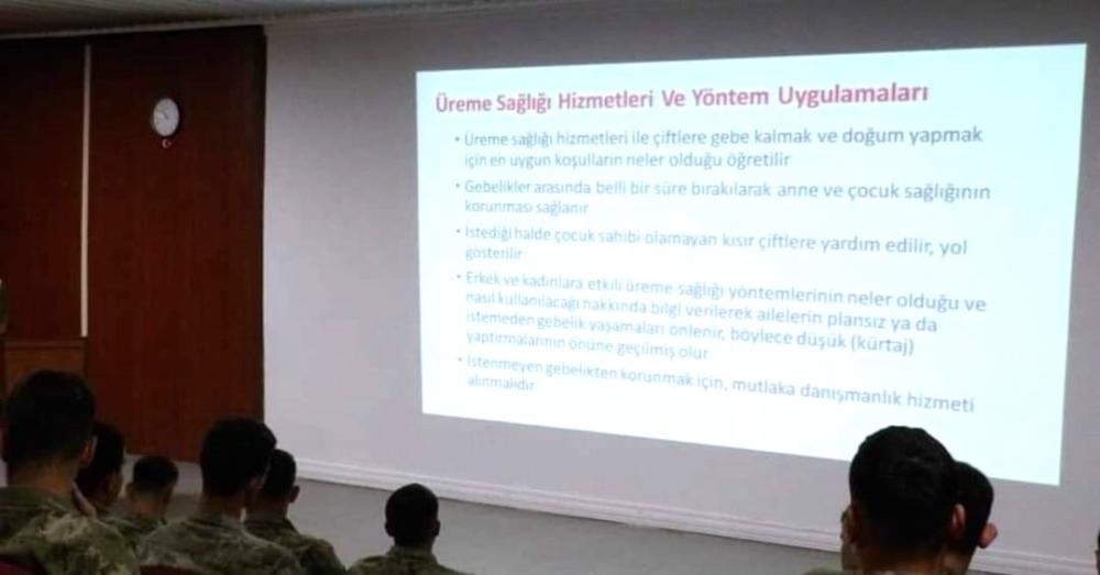 Gelibolu İlçe Sağlık Müdürlüğünden Er ve Erbaşlara Üreme Sağlığı ve Kadına Şiddetle Mücadele Eğitimi