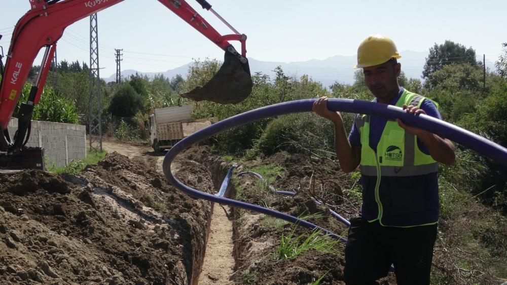 12 Yıllık Su Sorunu Çözüldü: HATSU, Defne Çökek’e 750 Metrelik Su Hattı Döşedi