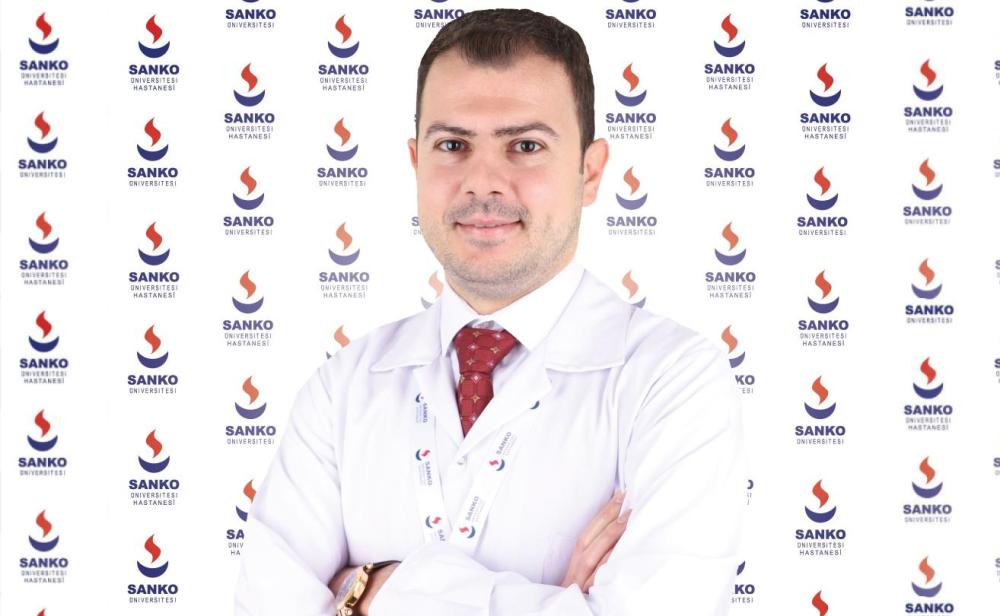 DR. KURTGİL'DEN DÜNYA OSTEOPOROZ GÜNÜ'NDE KRİTİK UYARI: HER 3 SANİYEDE BİR KIRIK MEYDANA GELİYOR