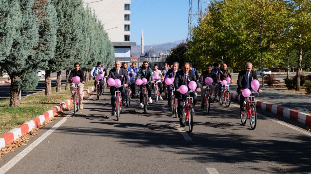 Meme Kanseri Farkındalığı İçin Bingöl'de Pembe Bisiklet Etkinliği