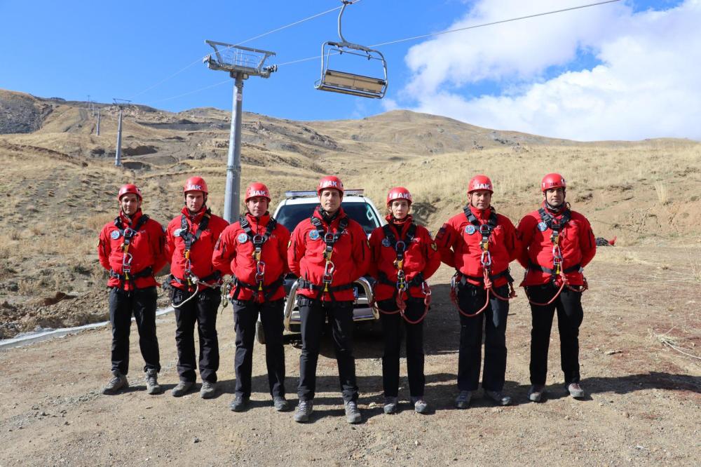 Kış Sporları İçin Güvenlik Önlemleri: Mergabütan'da JAK Tatbikatı