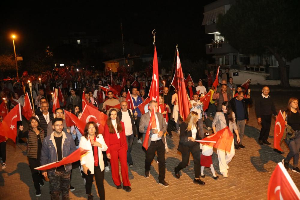 Güzelbahçe’de Coşkulu 101. Yıl Kutlaması ve 'Sen Cumhuriyet' Tiyatrosu