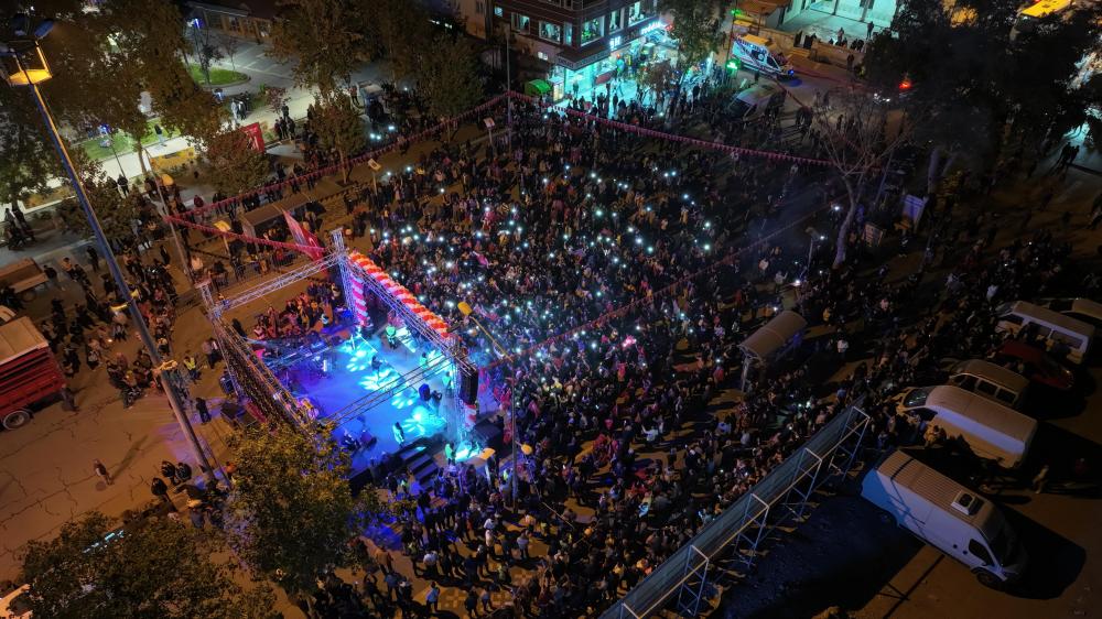 Adıyaman’da Cumhuriyet Bayramı Coşkusu Fener Alayı ve Konserle Taçlandı