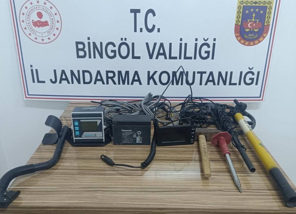 Bingöl’de Kaçak Kazı ve Sigara Operasyonunda İki Şüpheli Yakalandı