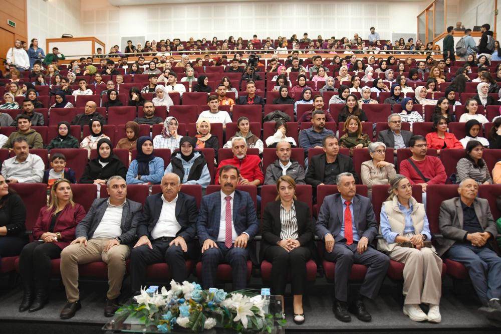 Dr. Umut Yıldız Adıyaman Üniversitesi’nde “Evrenin Doğumu ve Sonu”nu Anlattı