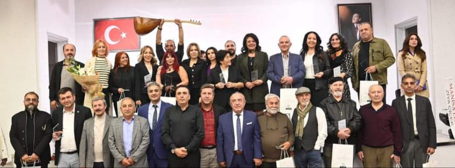 TÜRKİYE VE DÜNYA ŞAİRLERİ MANİSA’DA SANAT DOLU BİR GECE YAŞATTI