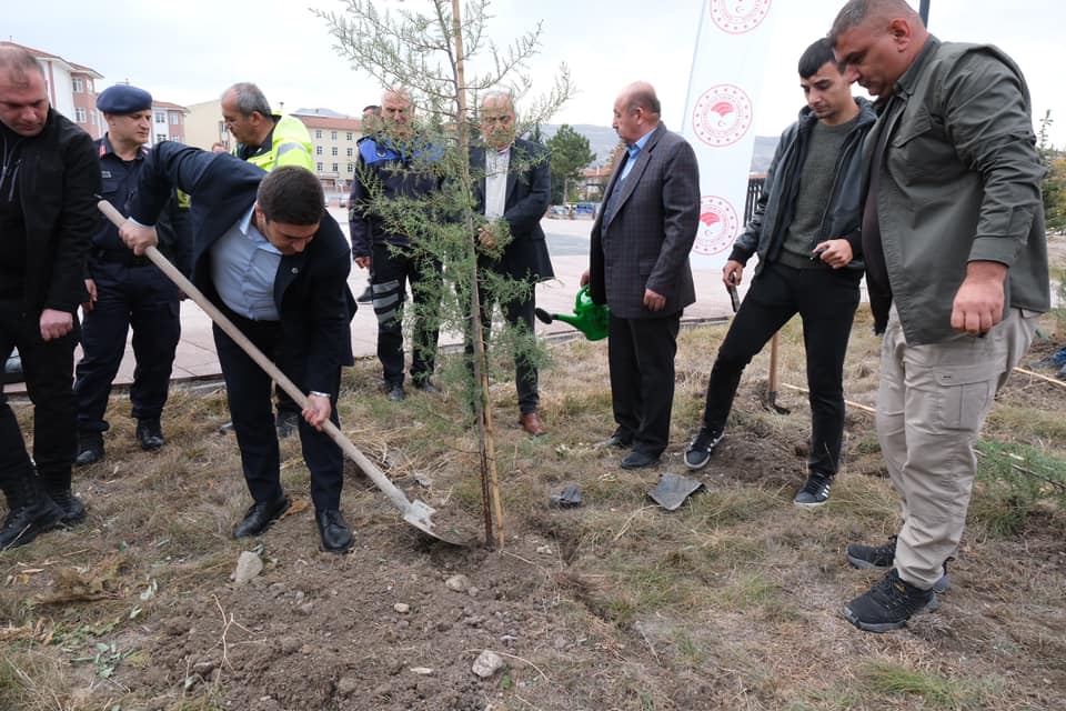 Güdül’de Milli Ağaçlandırma Seferberliği: Fidanlar Toprakla Buluştu