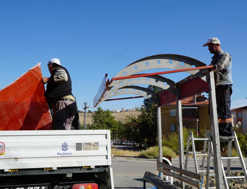 Beypazarı’nda Eski Duraklar Yenilendi: Vatandaşlar İçin Konforlu Bekleme Alanları