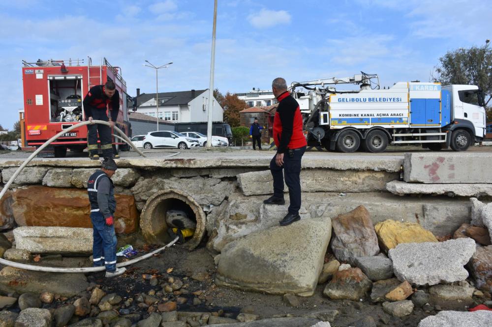 KIŞA HAZIRLIK: GELİBOLU’DA ALTYAPI TEMİZLİK ÇALIŞMALARI