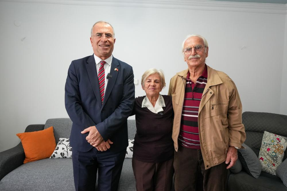 Gaziemir Belediye Başkanı, Eski Türkçe Öğretmenini Ziyaret Etti