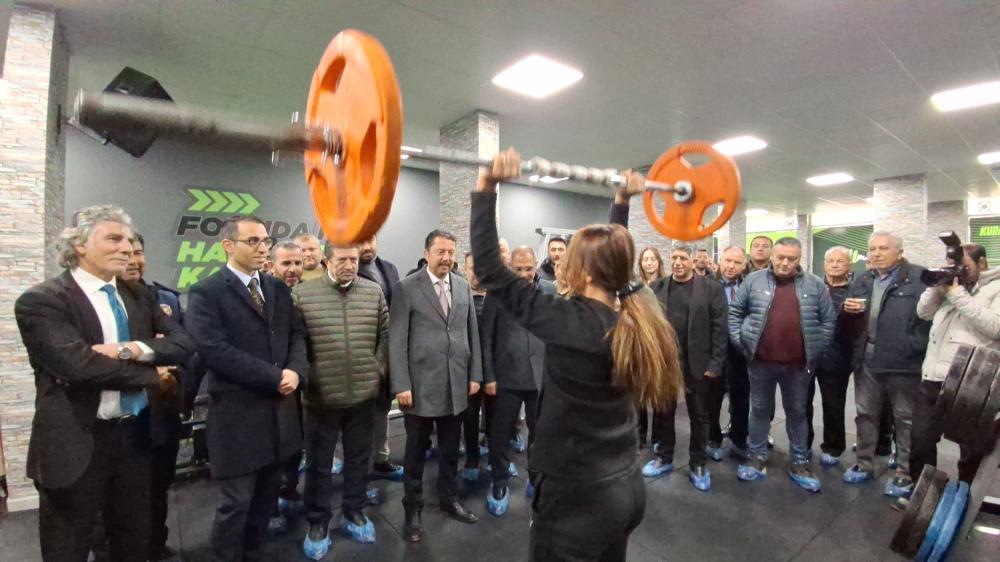 Beypazarı Belediyesi yeni Spor salonunu halkın hizmetine sundu