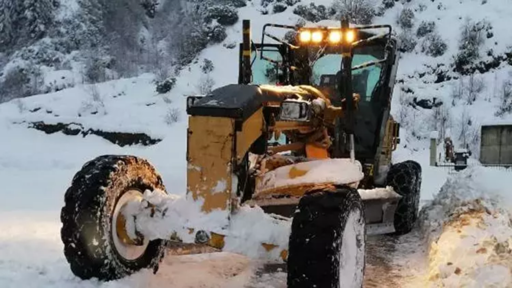 Rize'de Kar Yağışı Nedeniyle 14 Köy Yolu Ulaşıma Kapandı