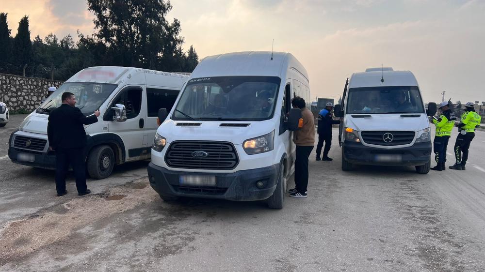 HATAY BÜYÜKŞEHİR’DEN SERVİS ARAÇLARINA SIKI DENETİM: GÜVENLİK ÖN PLANDA