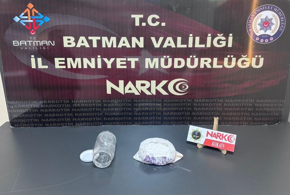 BATMAN EMNİYETİ UYUŞTURUCU TACİRİNE GEÇİT VERMEDİ