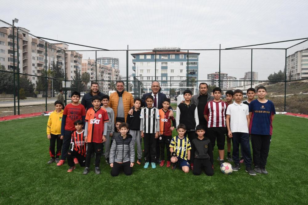 Antakya Belediye Başkanı Yapar Halı Saha ve Pazar Yeri Projelerini İnceledi