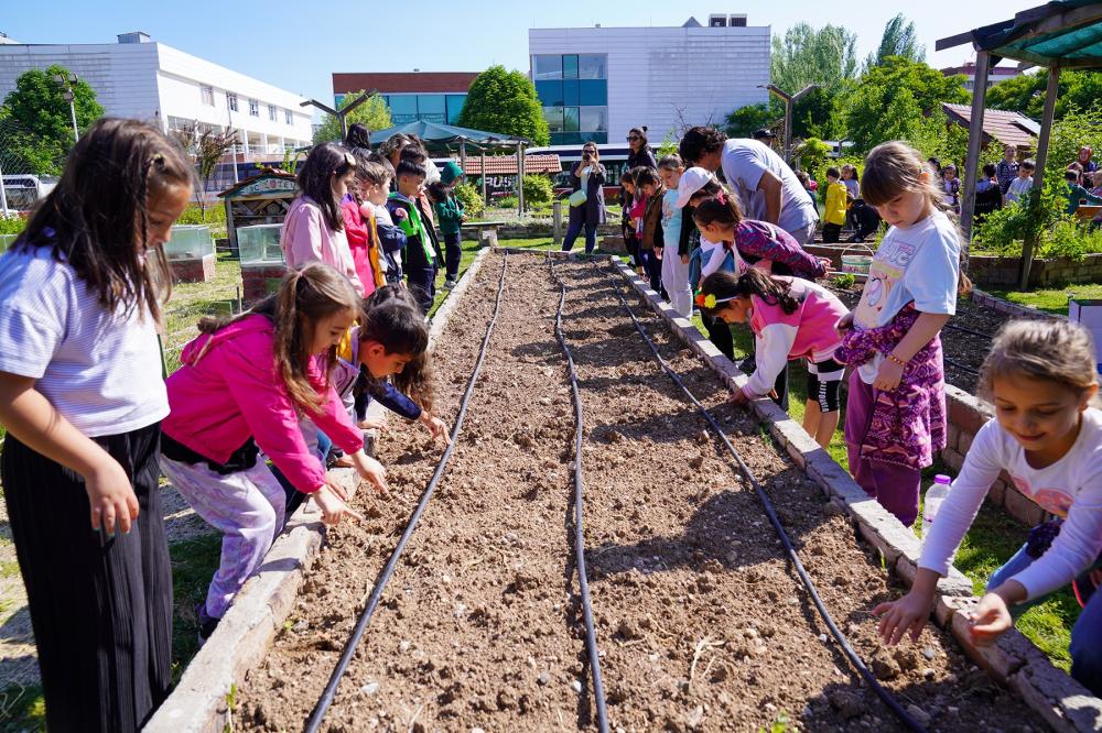 TEPEBAŞI BELEDİYESİ’NDEN ÇOCUKLARA SIFIR ATIK VE GERİ DÖNÜŞÜM EĞİTİMİ